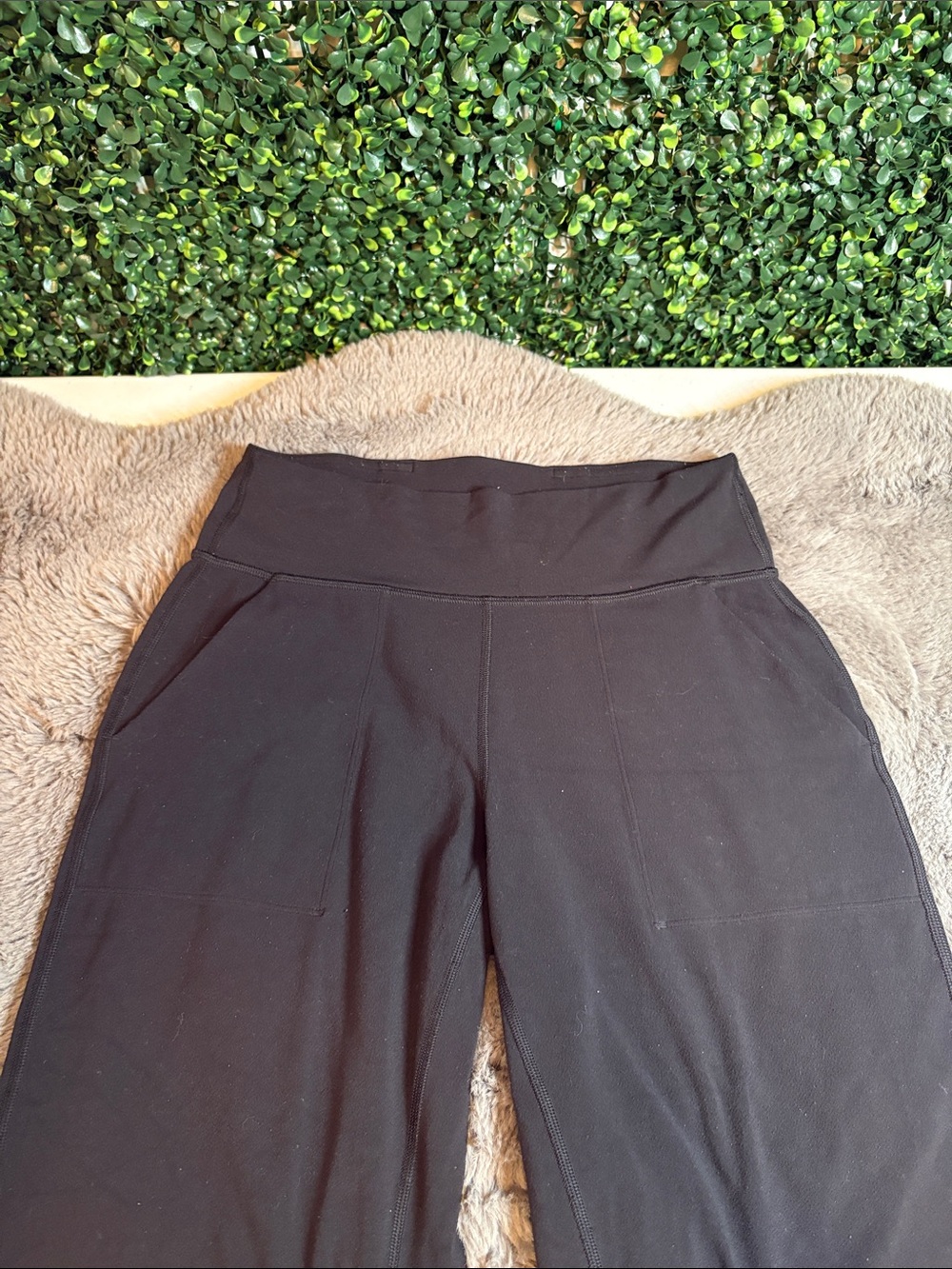 lululemon athletica Black 25” Align Jogger Pants Size 6 - Picture 2 of 5